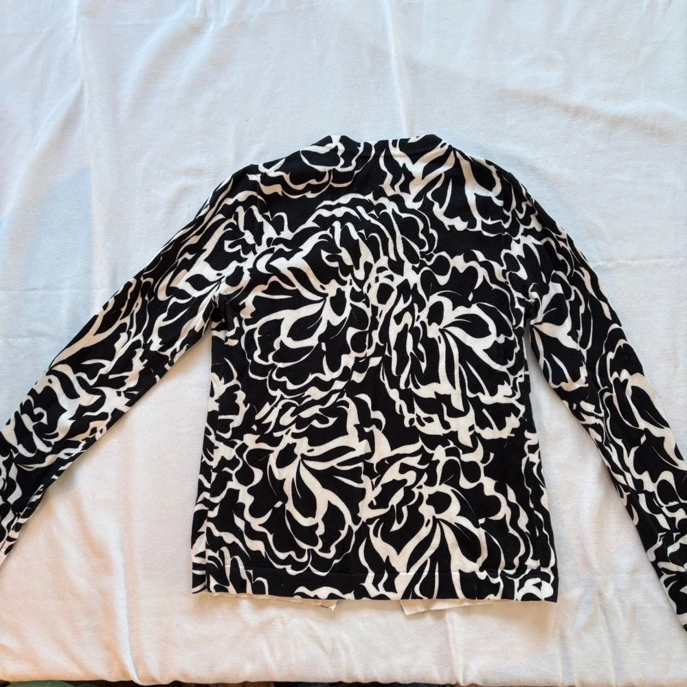 Banana Republic Petite Black‎ White Floral Print Button Front Cardigan Sweater S
